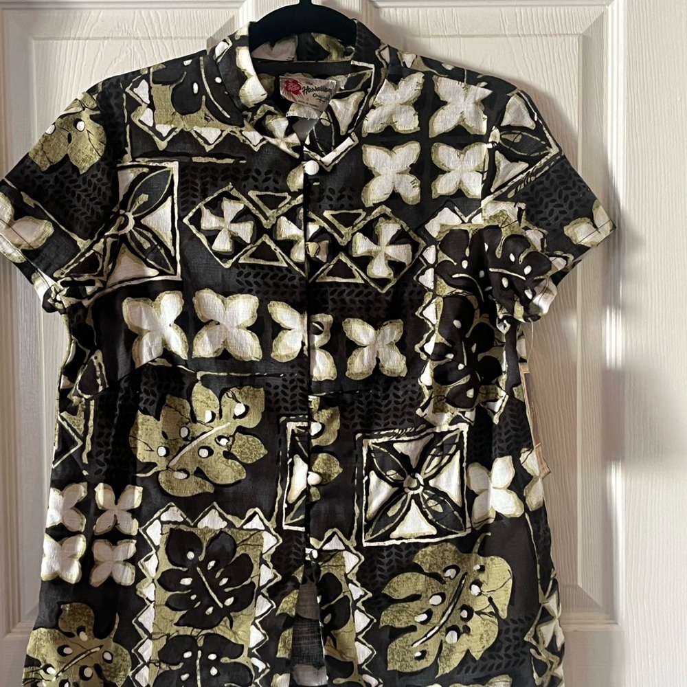 Hilo Hattie's Button Up Hawaiian Shirt Casual High Neck Fabric Buttons NWT
